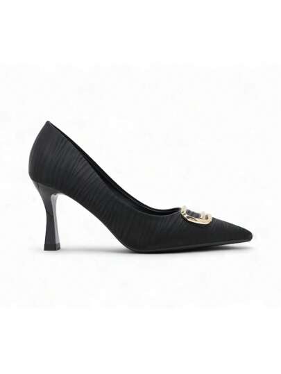 Chaussures à talons hauts en satin à bout pointu, talon fin pour le mariage et la fête.
