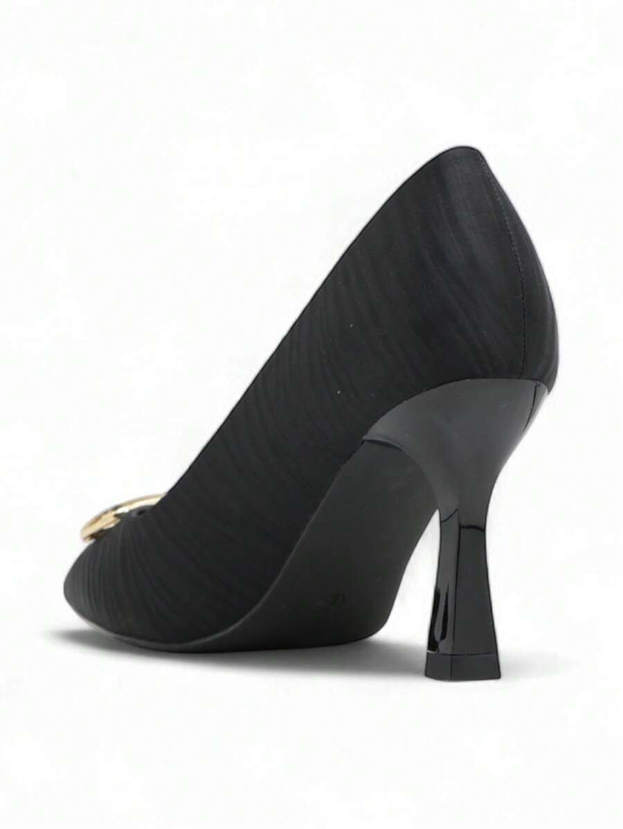 Chaussures à talons hauts en satin à bout pointu, talon fin pour le mariage et la fête.